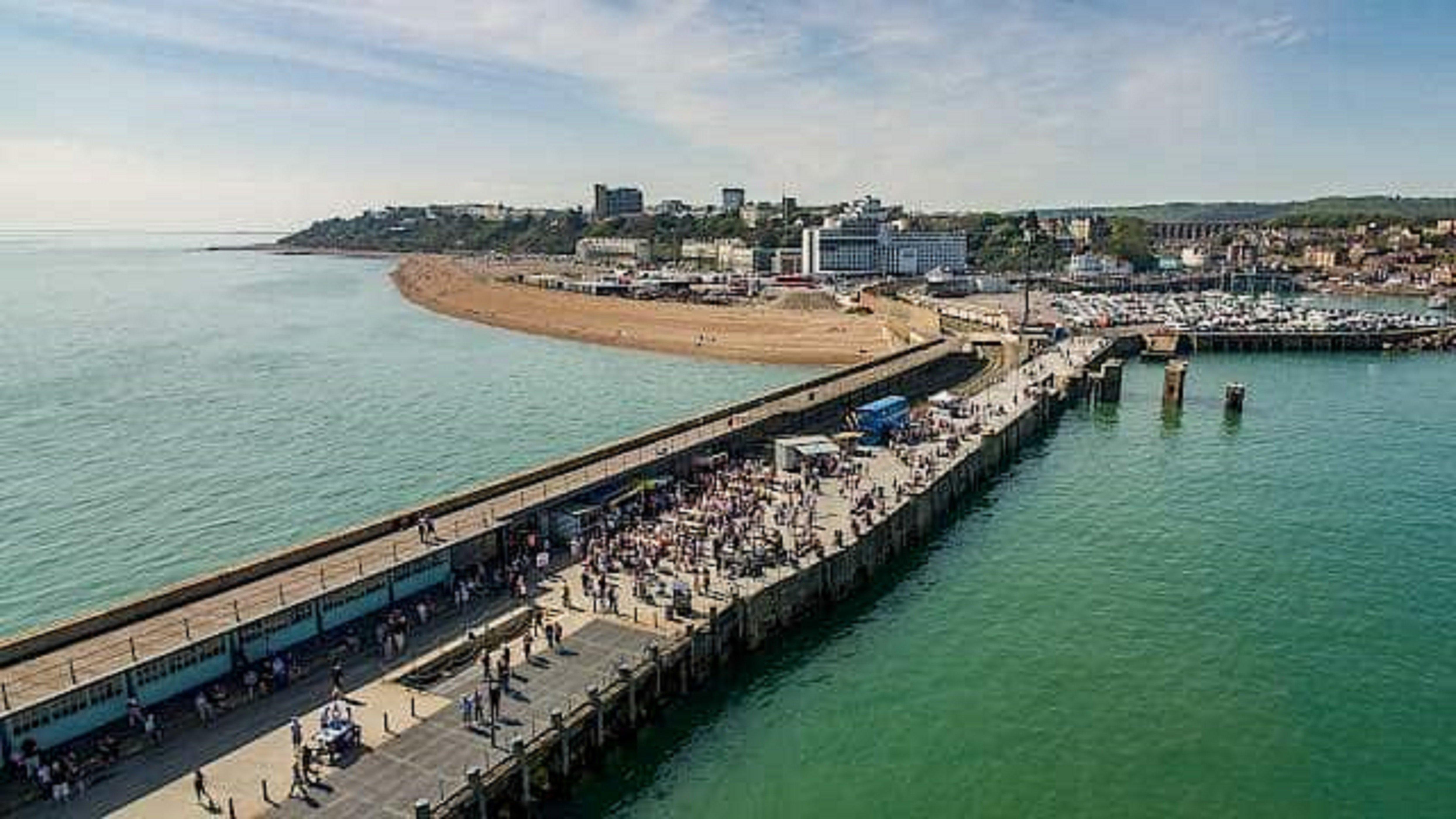 Holiday Inn Express Folkestone Channel Tunnel, An Ihg Hotel Buitenkant foto